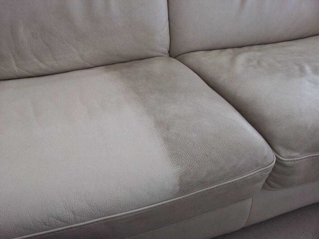 تنظيف كنب جلد في دبي
